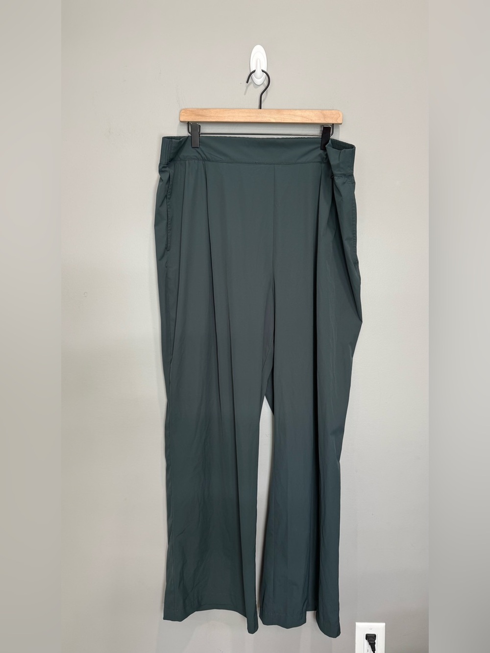 Nike 24.7 Dri-FIT Wide Leg Pants 2XL Green NWT Relaxed Athleisure